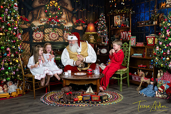 ALDEN-ADELINE-IZZY-SANTA-2023-225-Edit
