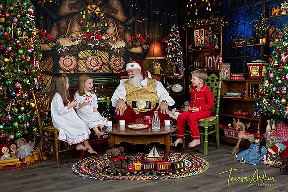 ALDEN-ADELINE-IZZY-SANTA-2023-341-Edit