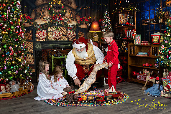 ALDEN-ADELINE-IZZY-SANTA-2023-532-Edit