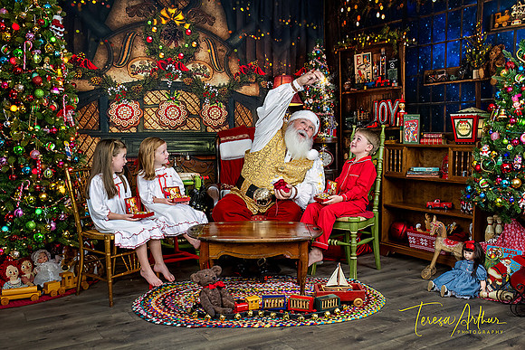 ALDEN-ADELINE-IZZY-SANTA-2023-713-Edit