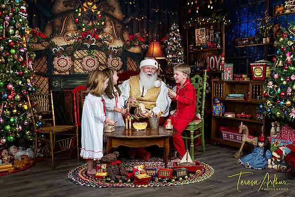 ALDEN-ADELINE-IZZY-SANTA-2023-1111-Edit