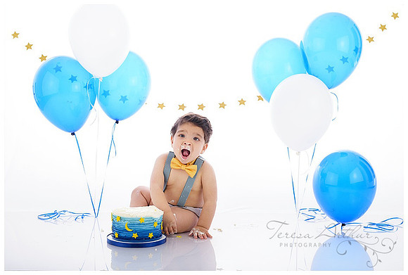 boy cake smash photo session