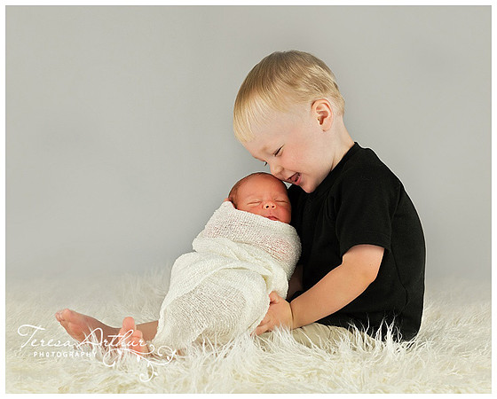 sibling newborn portraits by teresa arthur