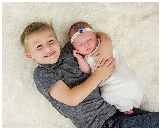 sibling newborn photo session by teresa arthur photography