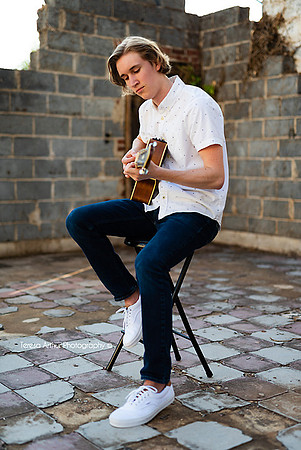 SENIOR HIGH SCHOOL PICS-PHOTOGRAPHERS IN NORTHERN VA-TERESA ARTHUR PHOTOGRAPHY
