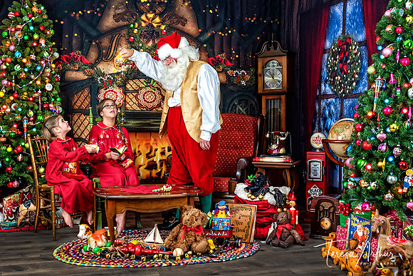 MAGICAL EXPERIENCE SANTA PHOTOS WITH TERESA ARTHUR PHOTOGRAPHY NORTHERN VIRGINIA
