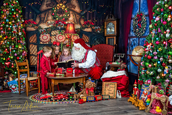 STORYBOOK KEEPSAKE SANTA PHOTO SESSION WITH TERESA ARTHUR PHOTOGRAPHY AND WARRENTON SANTA IN NORTHERN VIRGINIA
