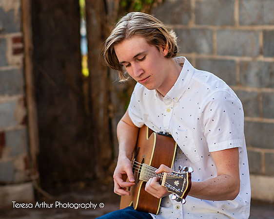 HIGH SCHOOL SENIOR PHOTOGRAPHERS IN NOTHERN VIRGINIA-TERESA ARTHUR PHOTOGRAPHY-WARRENTON VA