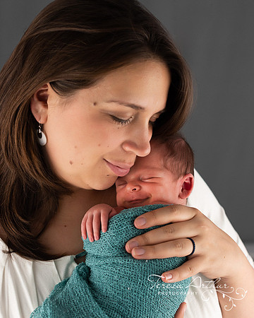MOTHER AND BABY NEWBORN PHOTOS IN NOVA BY TERESA ARTHUR PHOTOGRAPHY