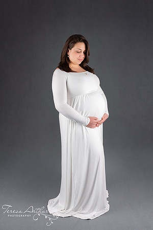 studio maternity portraits by teresa arthur photography