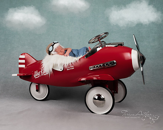 newborn photographer airplane prop in northern virginia