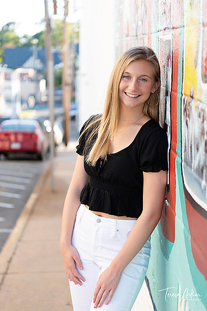 kettel run senior portraits in downtown warrenton va by teresa arthur