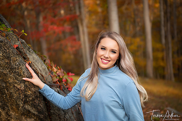 BEAUTIFUL SENIOR PORTRAITS BY TERESA ARTHUR PHOTOGRAPHY SERVES THE NORTHERN VA AREA LOCATED IN WARRENTON VA