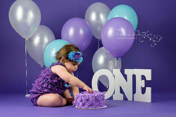 ONE YEAR CAKE SMASH SESSION