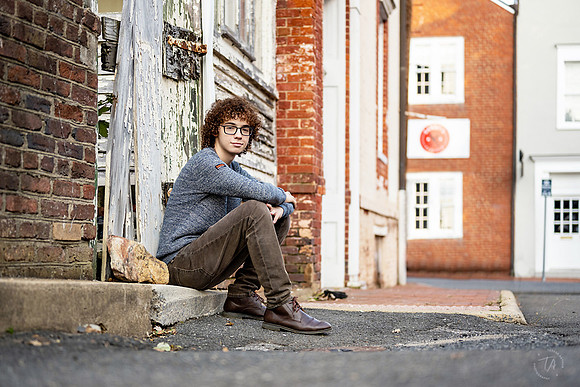 HIGH SCHOOL SENIOR STREET PHOTOGRAPHY BY TERESA ARTHUR PHOTOGRAPHY-SENIOR PORTRAITS-WARRENTON VA
