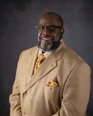 PORTRAITS FOR MEN BUSINESS HEADSHOTS FAMILY PHOTOGRAPHY BY TERESA ARTHUR PHOTOGRAPHY IN THE NOVA AREA-WARRENTON VA