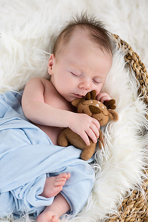 BABY-NEWBORN-BOY-PHOTO SESSION-NEWBORN PHOTOGRAPHER IN NORTHERN VA-TERESA ARTHUR PHOTOGRAPHY
