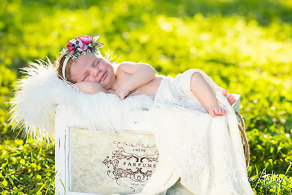 OUTDOOR BABY GIRL PHOTO SESSION BY TERESA ARTHUR PHOTOGRAPHY IN WARRENTON VA
