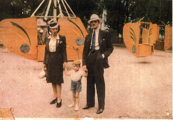 William H Compton and Anna K Compton with John R Compton-1939ish