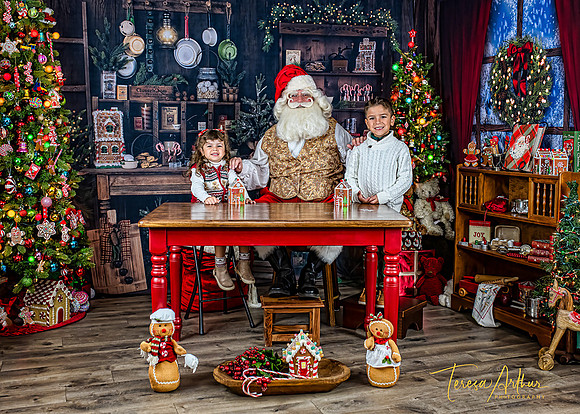 Liddle-Zarate-Santa-2024-1293-Edit