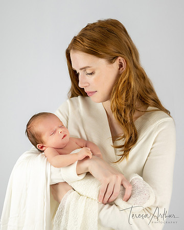 MOTHER AND BABY-NEWBORN PORTRAIT PHOTOGRAPHERS IN NOVA AREA-TERESA ARTHUR PHOTOGRAPHY