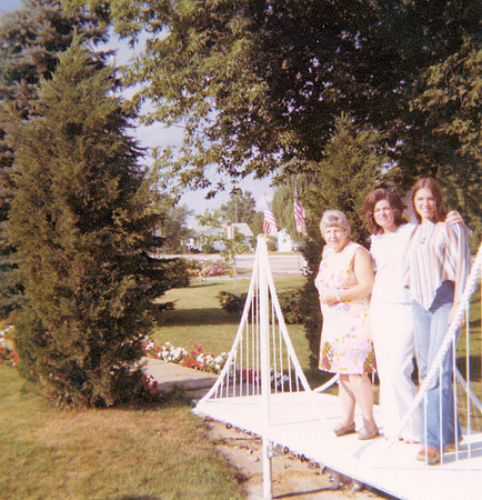 1975-Anna K Compton-Sabo-Minnie F Compton-Teresa L Compton-Clio MI-1975