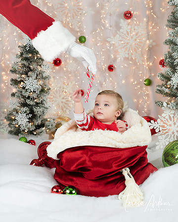 BABY CHRISTMAS SANTA PHOTOS IN NOVA TERESA ARTHUR PHOTOGRAPHY