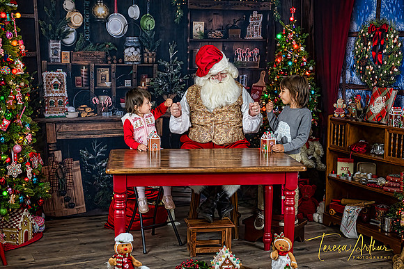 Liddle-Zarate-Santa-2024-345-Edit