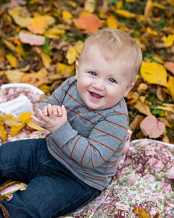FIRST YEAR BABY PHOTOS NORTHERN VA PHOTOGRAPHER
