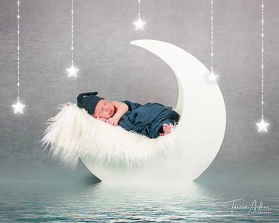 WARRENTON VA NEWBORN PHOTOGRAPHER-MOON PROP-TERESA ARTHUR PHOTOGRAPHY