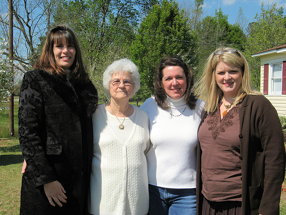 Aunt Mildred Boone Visit Sharing Pictures-5
