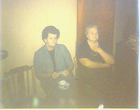 Aunt Carrie Ramsey Robinson (left)