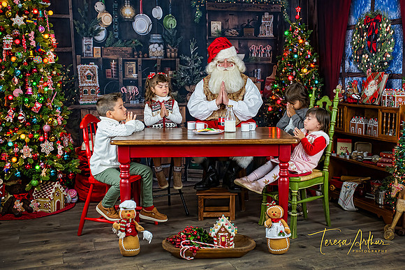 Liddle-Zarate-Santa-2024-656-Edit