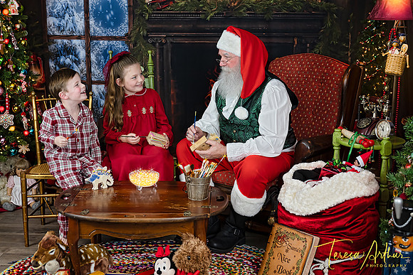 ANNE-GRAHAM-SANTA-2024-233-Edit