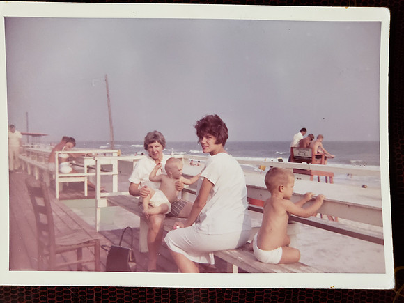 1964-Minnie Compton-Anna K Sabo-Johnny-Billy at Beach in NC