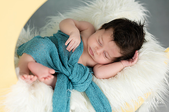 NEWBORN PHOTOGRAPHERS IN NORTHERN VA-STUDIO NEWBORN PHOTOS-TERESA ARTHUR PHOTOGRAPHY