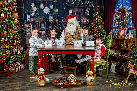 Liddle-Zarate-Santa-2024-1261-Edit