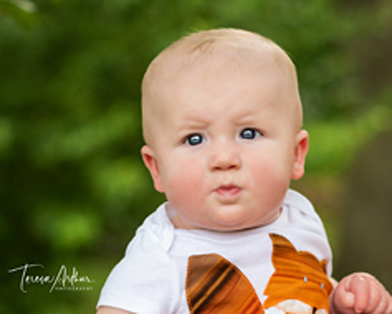 SIX MONTH BABY PHOTOS BY TERESA ARTHUR PHOTOGRAPHER-NEWBORN PHOTOGRAPHER-NORTHERN VA