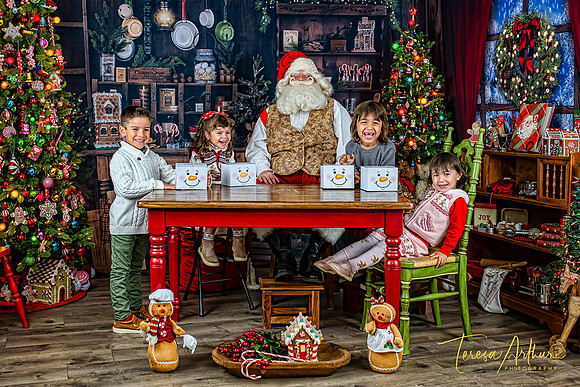 Liddle-Zarate-Santa-2024-1267-Edit