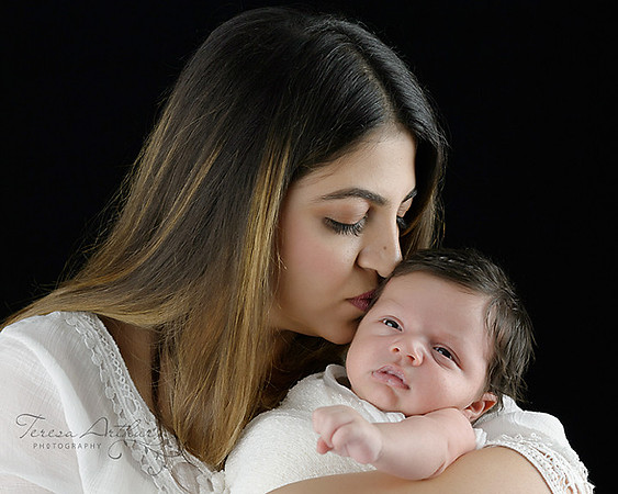 mother and newborn portraits in nova area
